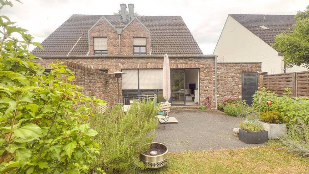 Großzügige Doppelhaushälfte mit Garten in Düsseldorf-Stockum - ideal für Familien!