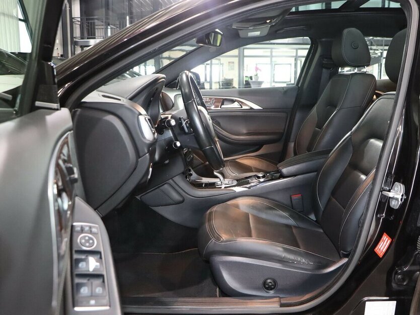 Q30 1.6 PREMIUM / PANORAMA / LED / NAVI+360°