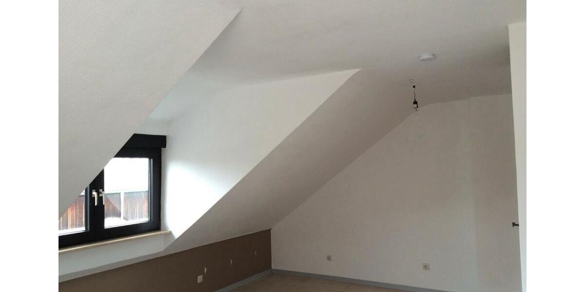 Dachgeschoßwohnung Wiesbaden Klarenthal - 4 Zimmer, 85 m&sup2;, 299.000&euro; | Angebot:25047580