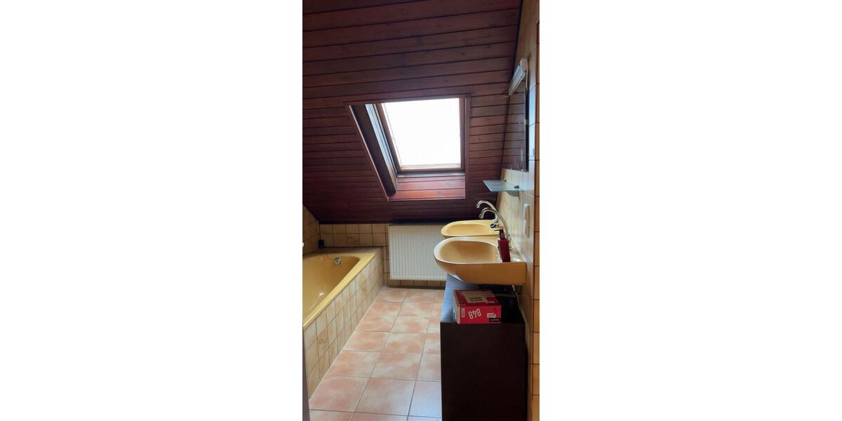 Dachgeschoßwohnung Neunkirchen Heinitz - 5 Zimmer, 150 m&sup2;, 900&euro; | Angebot:26495176