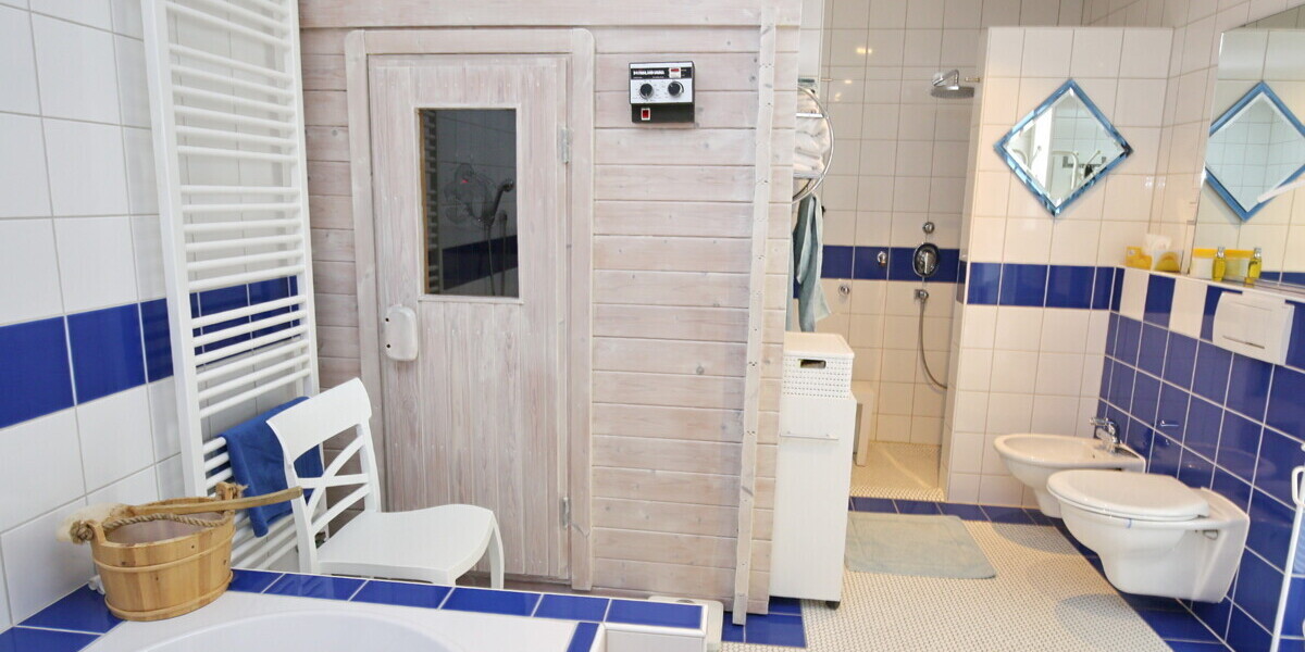 Luxuriöses Wohnhaus mit vermieteter Hausarztpraxis - Mehrfamilienhaus, Wohnhaus Ottersweier | Angebot:26918523