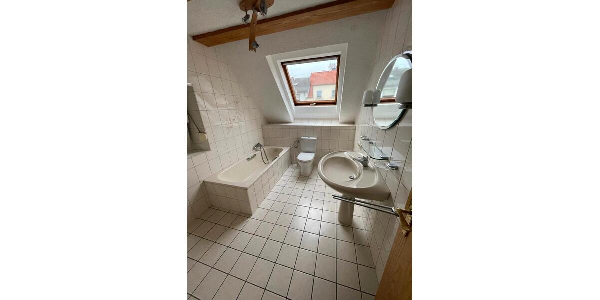 Dachgeschoßwohnung Blieskastel - 4.5 Zimmer, 120 m&sup2;, 750&euro; | Angebot:26665692