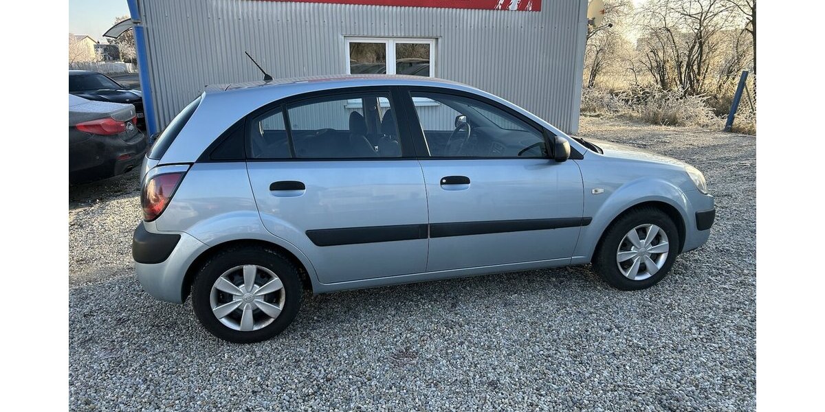Kia Rio 1.4i EX Basis Klima Euro4 136.900 km 2.500 &euro; Altdorf 84032