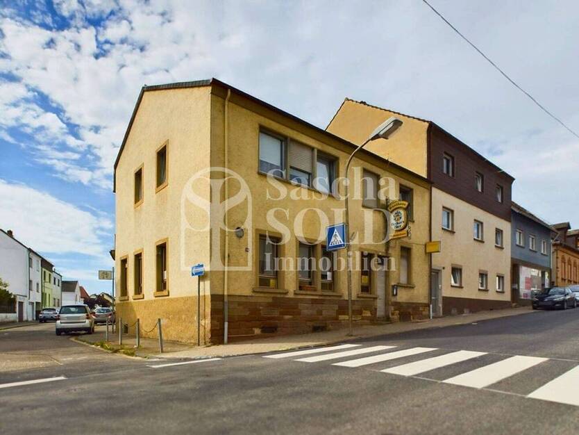 Für Investoren - Wohn- und Geschäftshaus, St. Ingbert mit Wohnung und Gaststätte, Garten, Garagen