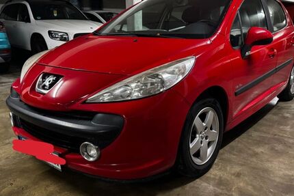 Peugeot 207 141.000 km 1.300 € münchen 81735