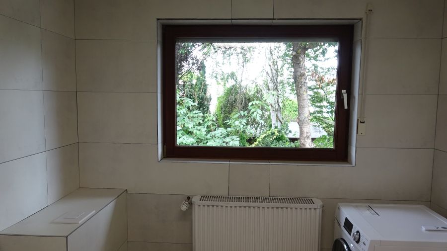 Hochwertig sanierte, sehr geräumige 2,5-Zimmer EG Wohnung mit EBK in Antweiler 2.5 zimmer