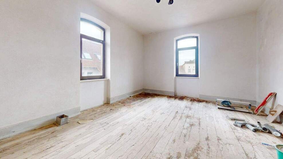 Alter Bahnhof mit Blick auf die Haardt | Gegenüber Kurpfalz Carré & Ärztehaus | Sanierungspotential 1 zimmer