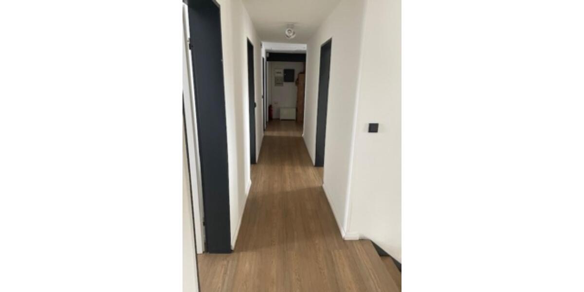 Einfamilienhaus Schwülper - 8 Zimmer, 230 m&sup2;, 2.500&euro; | Angebot:26364965
