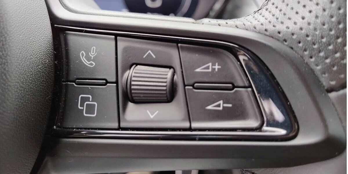 Alfa Romeo Tonale 1,3 Veloce Plug-In-Hybrid AWD NAVI/LED 23.985 km 30.500 &euro; Höchstenbach 57629
