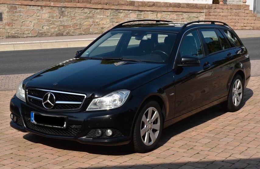 Mercedes-Benz 220 389.000 km 4.999 € Frielendorf 34621