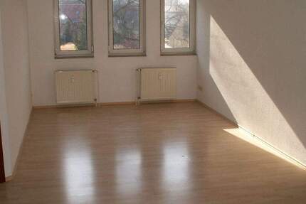 Schöne 2-Raum-Wohnung mit Balkon, EBK und Aufzug 2 zimmer