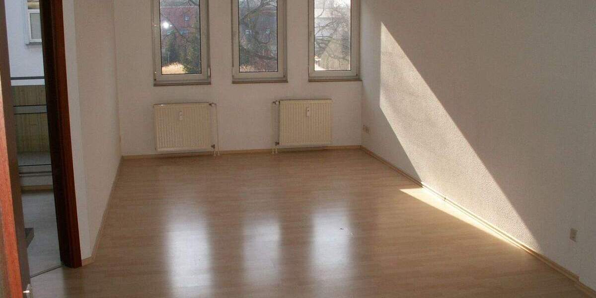 Schöne 2-Raum-Wohnung mit Balkon, EBK und Aufzug 2 zimmer