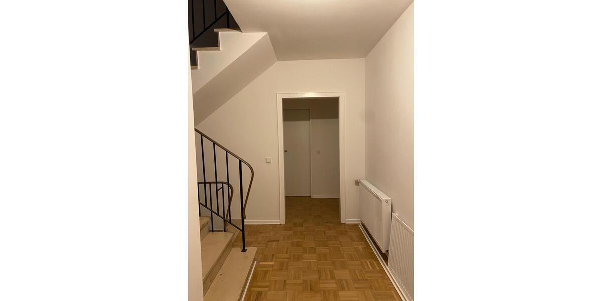 Einfamilienhaus Lage - 5 Zimmer, 150 m&sup2;, 1.400&euro; | Angebot:25254956