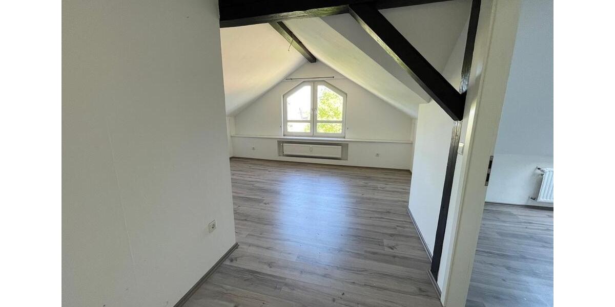 Dachgeschoßwohnung Bochum Günnigfeld - 2.5 Zimmer, 80 m&sup2;, 560&euro; | Angebot:26644900