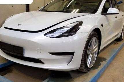 Tesla Model 3 48.406 km 29.850 &euro; Herges-Hallenberg 98587