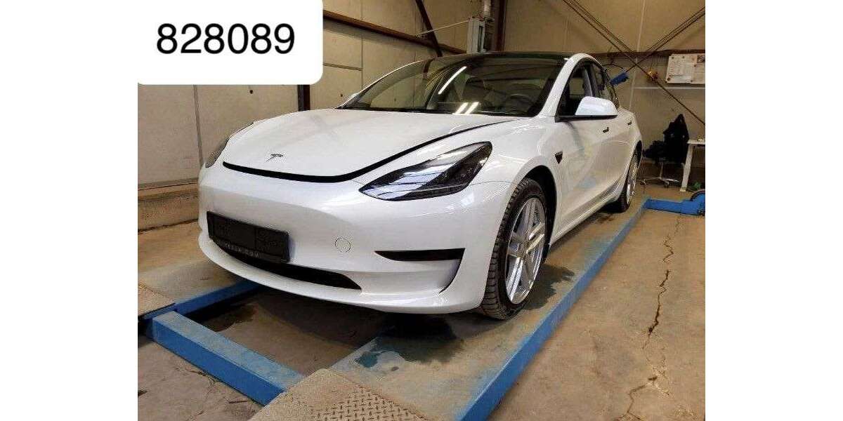 Tesla Model 3 48.406 km 29.850 &euro; Herges-Hallenberg 98587