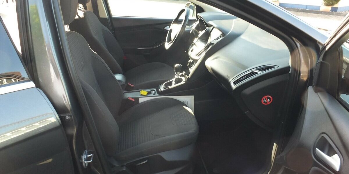 Ford Focus TITANIUM NAVI KLIMAAUTOMATIK EINPARKHILFE 134.288 km 7.798 &euro; Köln 50858