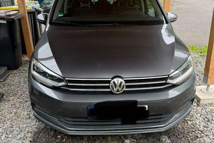 VW Touran 131.500 km 14.999 &euro; Hellenthal 53940