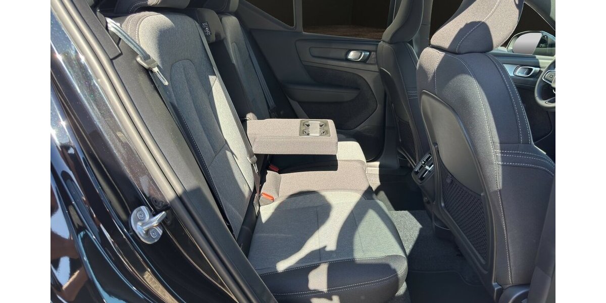 Volvo XC40 B3 Core 2WD *DKG/AHK/LED/SHZG/Kamera/ACC/PDC* 6.934 km 31.990 &euro; Bamberg 96052