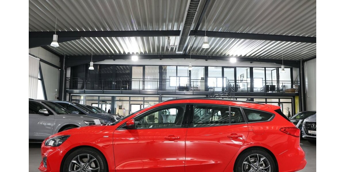 Ford Focus Tunier 1.5 EB ST-LINE / 1.HAND / PANORAMA 60.000 km 17.991 &euro; Hamm 59077