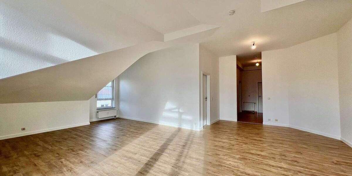 Wo Licht, Weite und Ruhe zuhause sind: Traumhafte 3-Zi-DG-Wohnung in Rumpenheim 3 zimmer