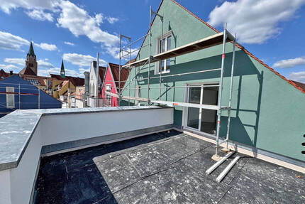 Perfekt für Terrassenliebhaber und Sonnenanbeter! 2 Zimmer Wohnung mit EBK mitten in der Altstadt!