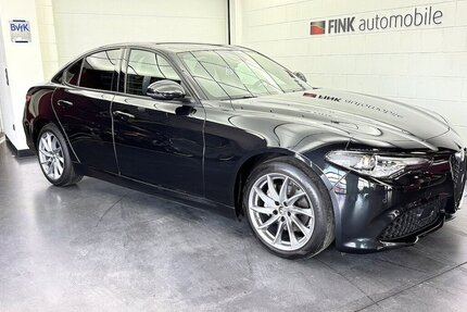 Alfa Romeo Giulia 2,0 T Sprint Navi 1 Hand 23.617 km 30.990 € Lich 35423