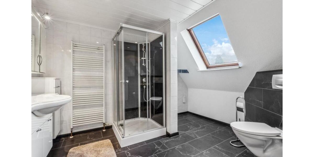 Mehrfamilienhaus, Wohnhaus Bergen - 2 Zimmer, 50 m&sup2;, 600&euro; | Angebot:25919570