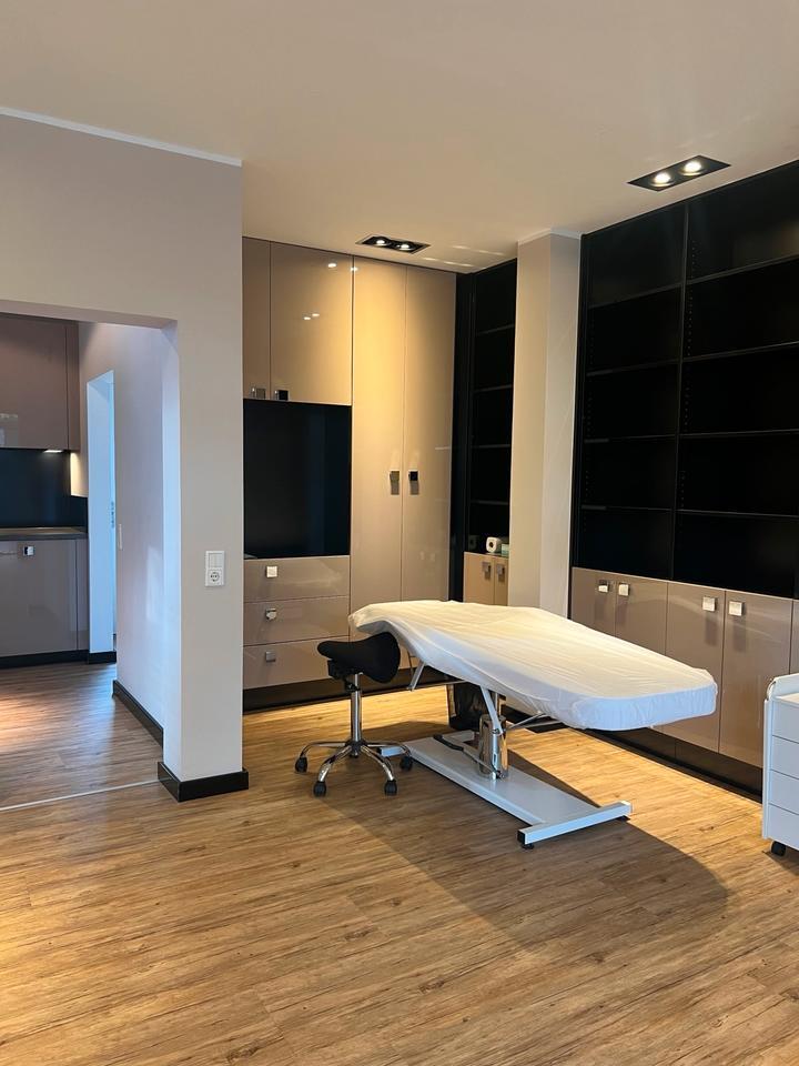 Arbeitsplatz in modernem Kosmetikstudio in Oldenburg