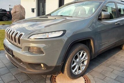 Jeep Cherokee 180.000 km 9.900 &euro; Dortmund 44147