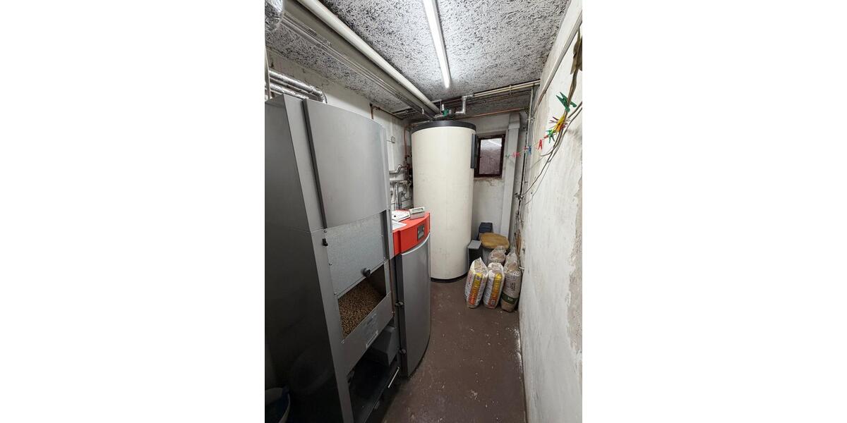 Einfamilienhaus Bad Arolsen - 9 Zimmer, 240 m&sup2;, 350.000&euro; | Angebot:26715411
