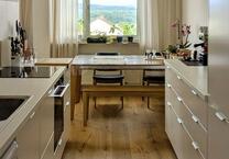 Sanierte 2 ZKB Wohnung (EBK, Teilmöbliert, Tiefgarage)