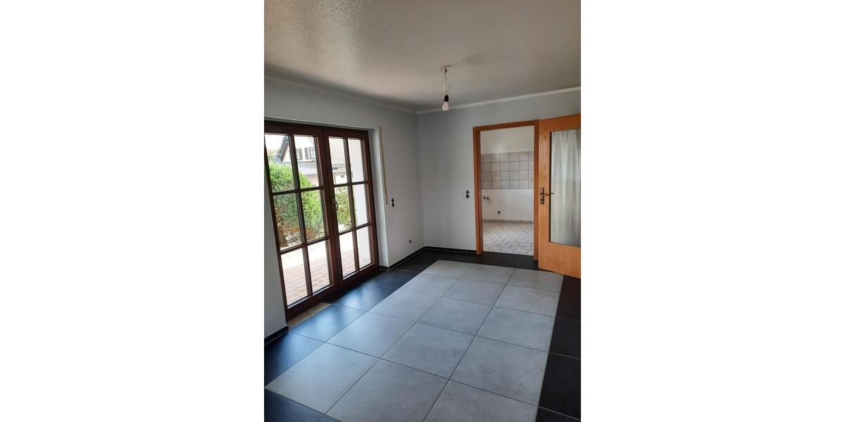 Wohntraum im Grünen: Attraktive, helle 2-Zimmer-EG-Wohnung mit Terrasse, modernisiert & renoviert auf parkähnlichem Areal, Raubach - 2- Raubach | Angebot:24576305
