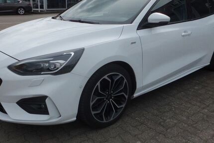 Ford Focus 61.641 km 17.990 &euro; Emmendingen 79312