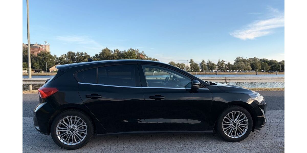 Ford Focus 34.730 km 15.800 &euro; Wilhelmshaven 26382