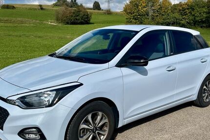 Hyundai i20 26.400 km 14.800 € Villingen-Schwenningen 78050