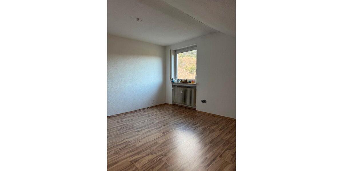 Dachgeschoßwohnung Kronach - 4 Zimmer, 86 m&sup2;, 550&euro; | Angebot:26678800