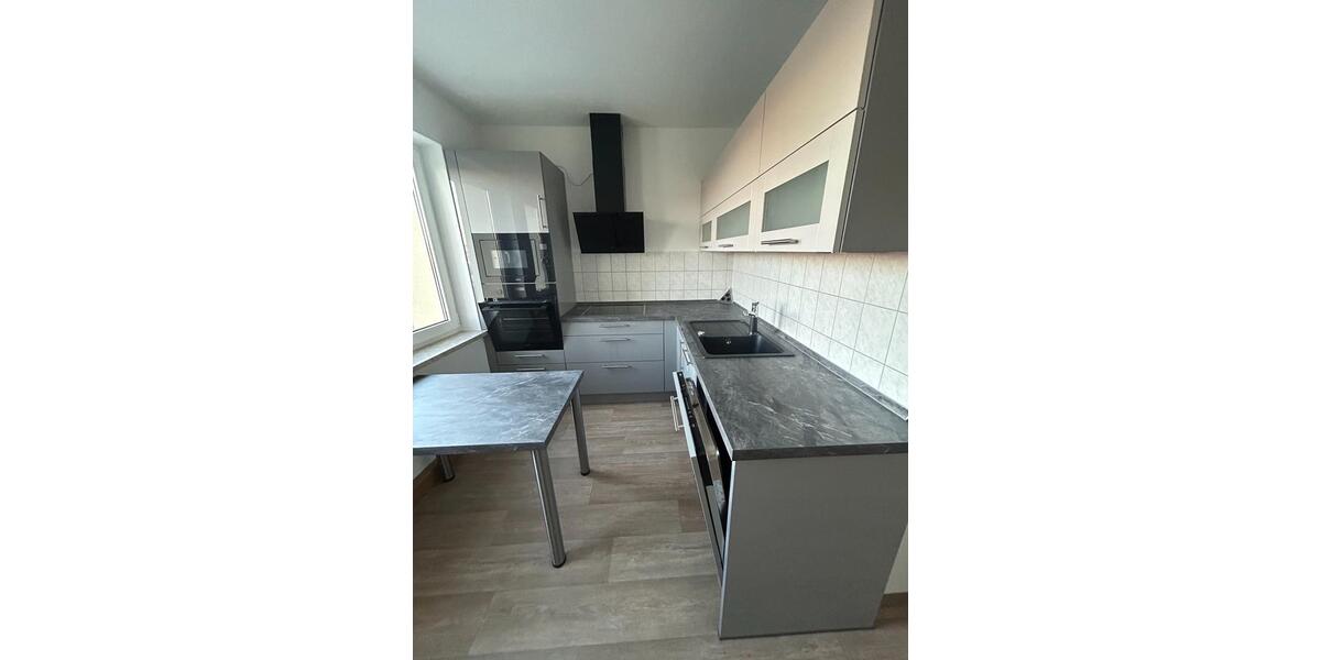 Wunderschöne 3-RW mit Einbauküche 3 zimmer