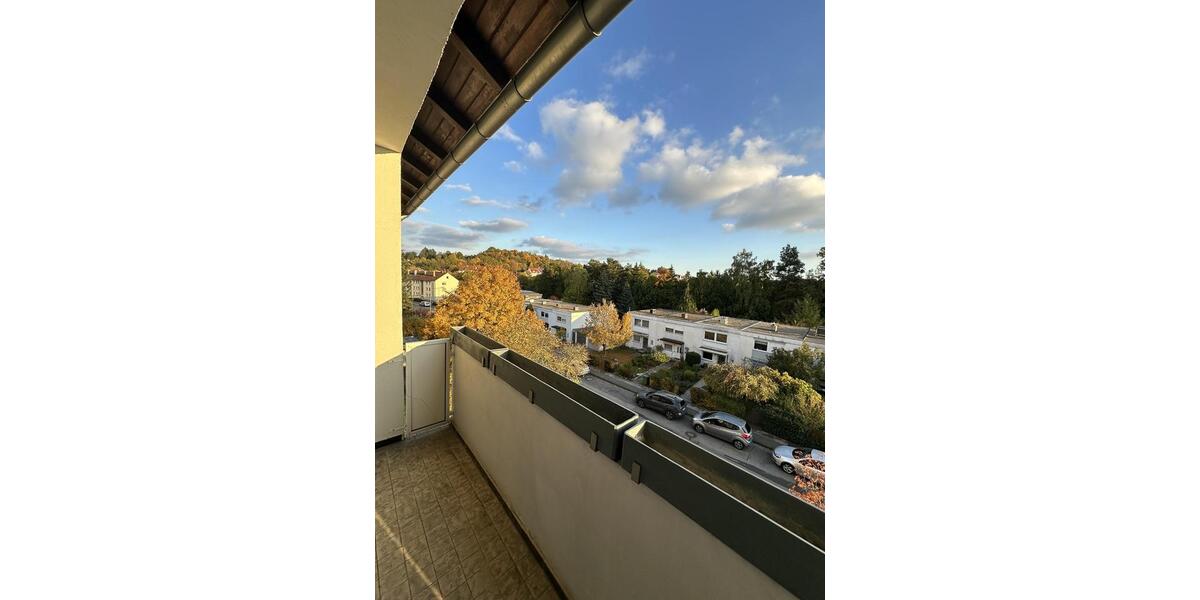 Lichtdurchflutete 3-Zimmer-Wohnung | 3.OG | frisch renoviert | Einbauküche, Balkon, Garage 3 zimmer