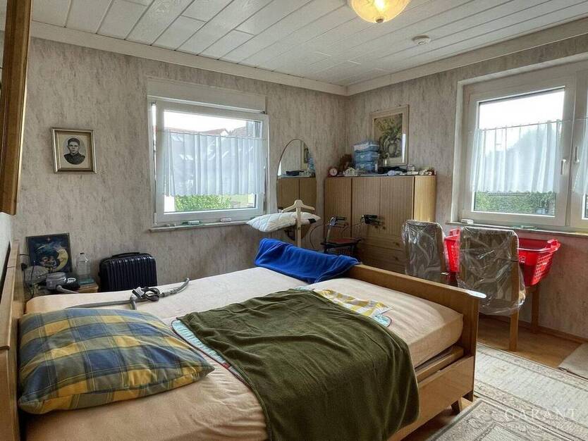 Ihr neues Zuhause erwartet Sie - Dreifamilienhaus mit viel Platz und Gestaltungsspielraum!