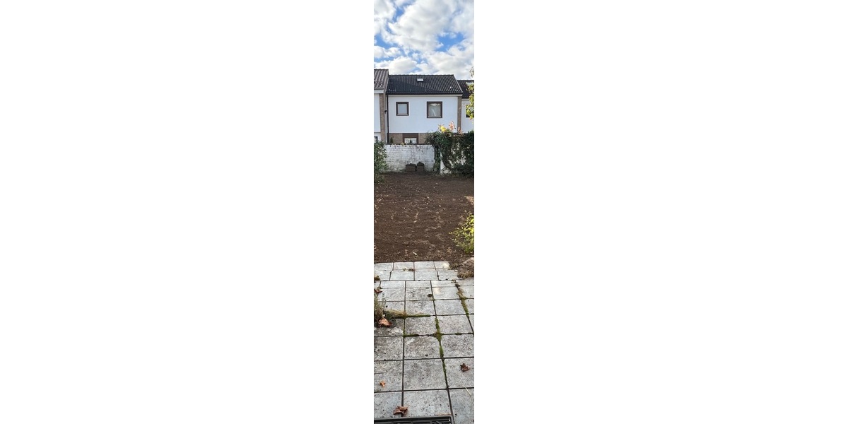 DUS, 4Zi. RMH, 110m² Wfl., 215m² Grd., Terr., Garten, Keller, Grg. 4 zimmer