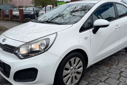 Kia Rio 74.000 km 5.499 &euro; berlin 12527