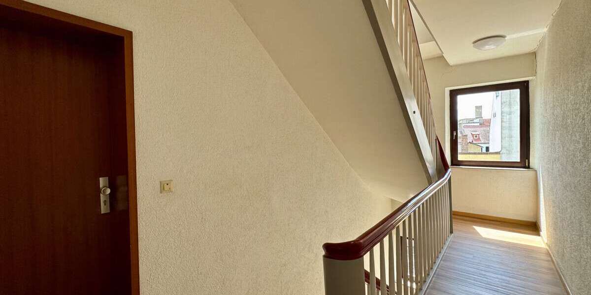 Haus zum Kaufen in Schweinfurt 398.000 € 172 m² 7 zimmer