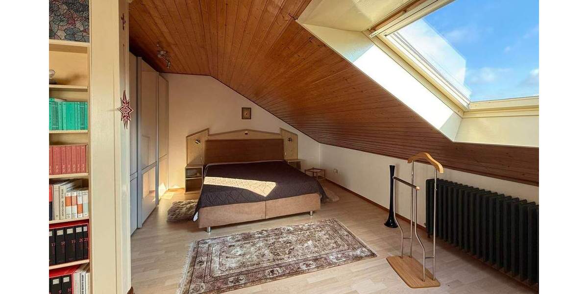 Großzügiges Reihenendhaus mit Dachstudio, schön angelegtem Außenbereich und optimaler Raumaufteilung 5 zimmer