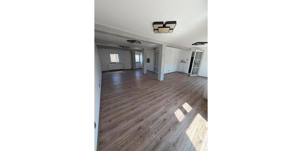 Etagenwohnung Hildburghausen - 3 Zimmer, 110 m&sup2;, 900&euro; | Angebot:26068794