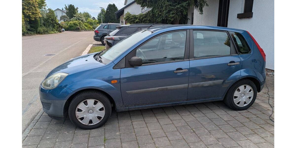Ford Fiesta 64.400 km 2.850 &euro; Iggingen 73574