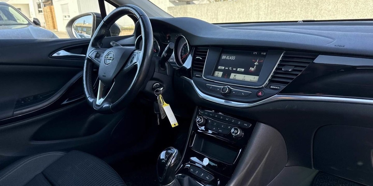 Opel Astra K ST ELEGANCE SHZ/KAM/NAV/LEDER/LENKRADHZ. 114.300 km 10.490 &euro; Hatten 26209
