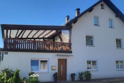 Attraktives Zweifamilienhaus zum Bezug in Trausnitz 9 zimmer