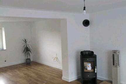 Haus Bestwig - 2 Zimmer, 98 m&sup2;, 700&euro; | Angebot:25871384