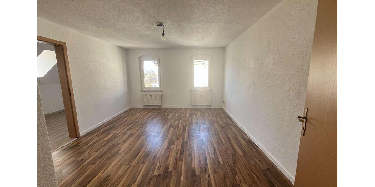 Dachgeschoßwohnung Reichenbach im Vogtland - 4 Zimmer, 77 m&sup2;, 380&euro; | Angebot:26168702